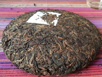 普洱茶餅的正確撬取、存放與適配茶具指南