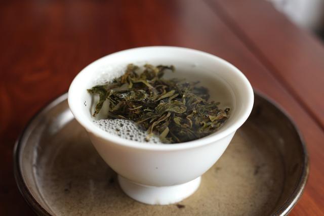 泡普洱茶時(shí)，為何不宜翻動(dòng)葉底？專(zhuān)家揭示背后玄機(jī)